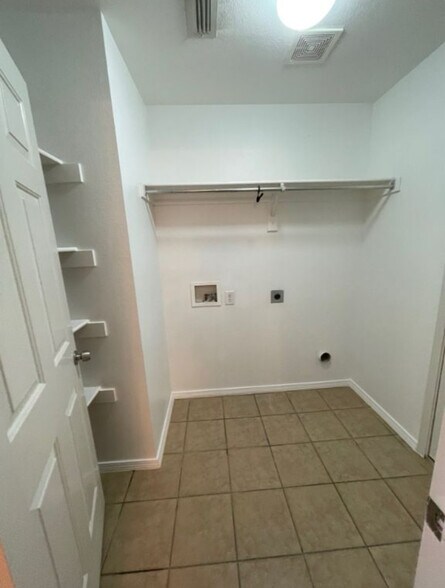 Building Photo - 8513 Autumn Creek Trl