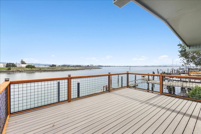 Building Photo - 3313 Fernside Blvd