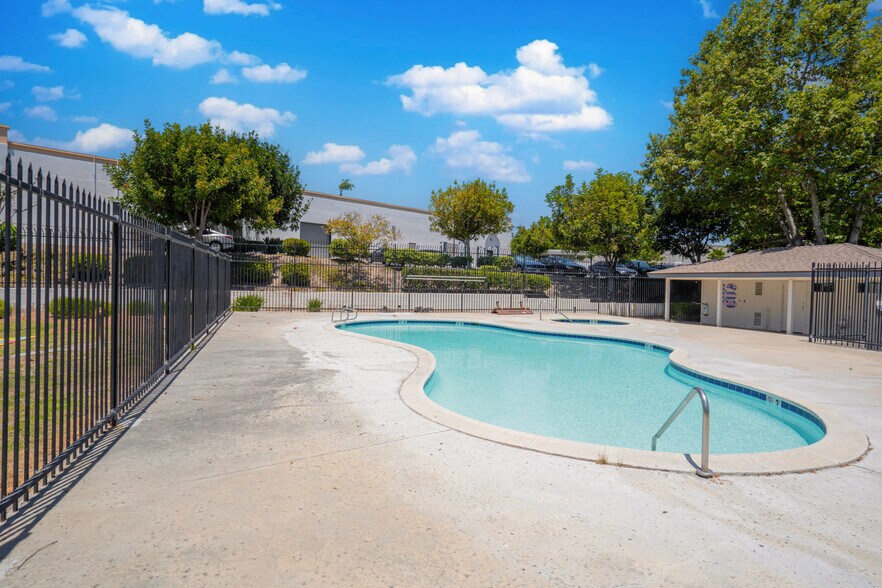 Building Photo - 3407 Del Este Way