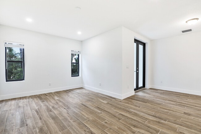 Building Photo - 395 Bella Sol Way