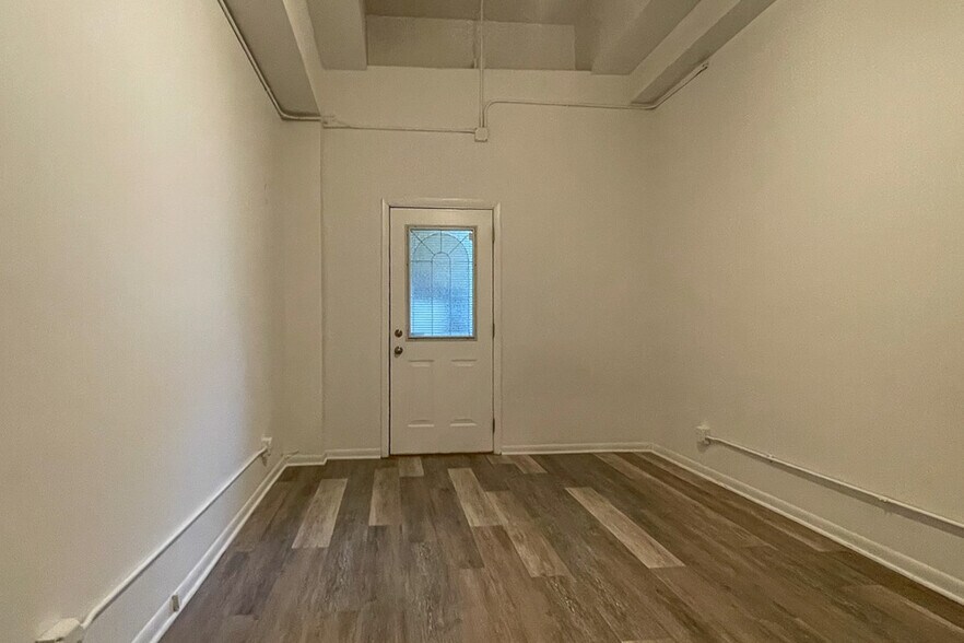 Building Photo - 1844 W Henderson St