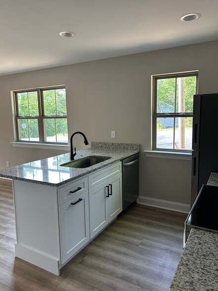 Building Photo - 320 Warrenfells St