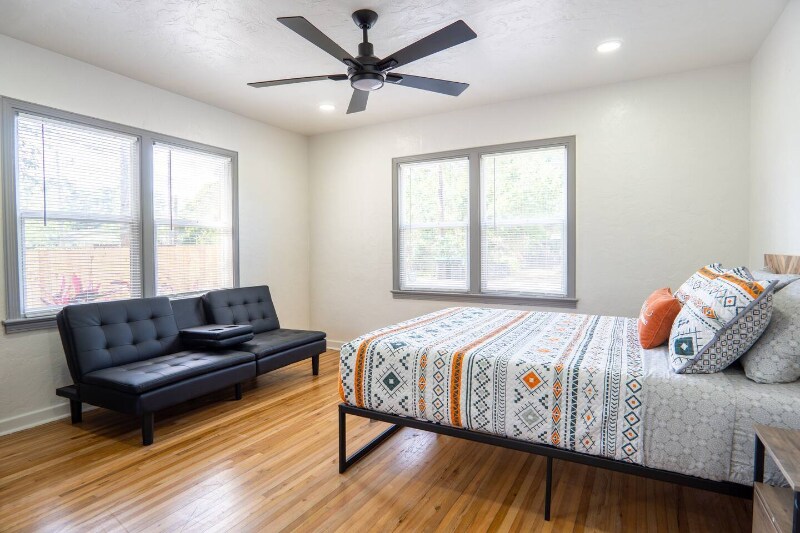 Primary Photo - 2008 Page Ave