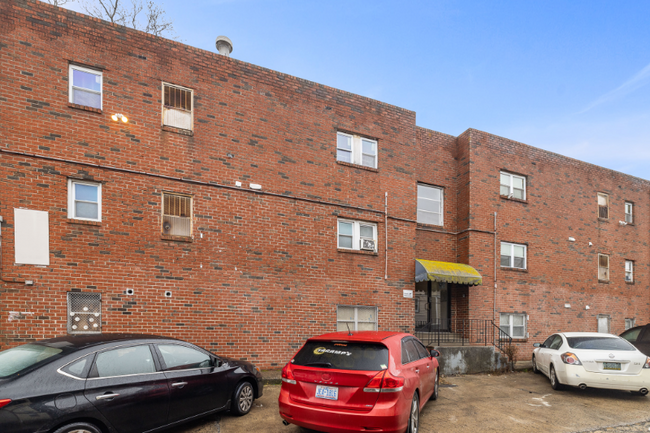 Building Photo - 4511 N Lawrence St