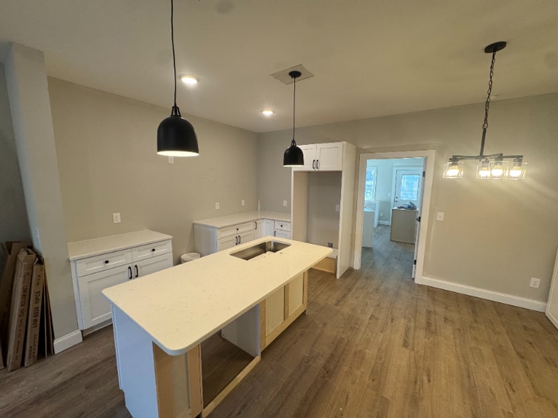 Building Photo - 263 W Spring St