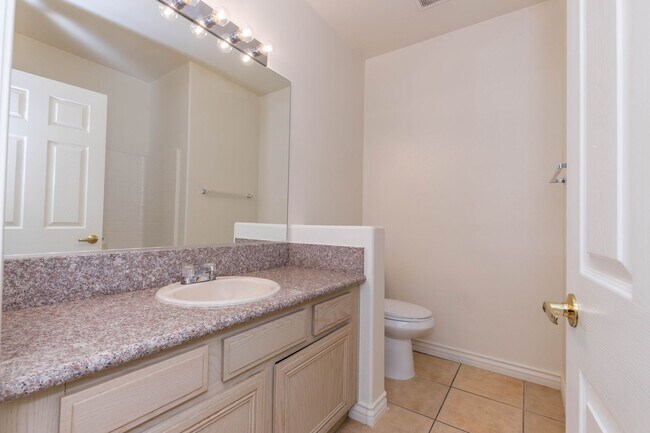 Building Photo - Beautiful 2-Bedroom, 2-Bath Condo in Gated...