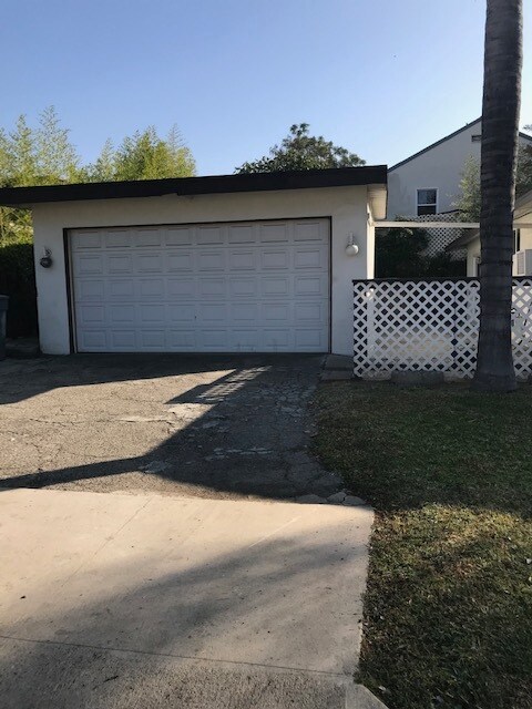 Building Photo - 305 E Puente St