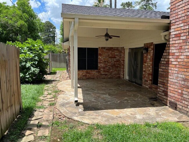 Building Photo - 3BR SFR with Island Kitchen and 2-Car Garage in Lexington Woods