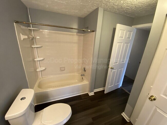 Building Photo - 300 Cross Ridge Ct