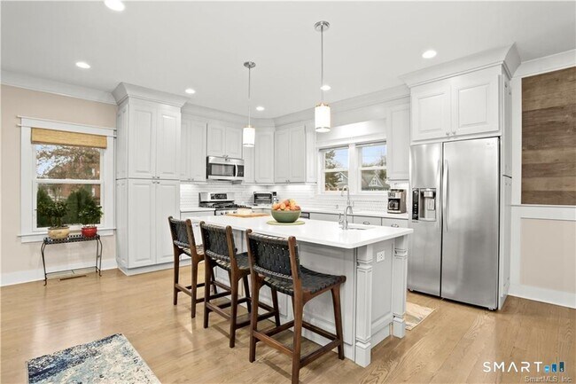 Building Photo - 69 Weed Ave