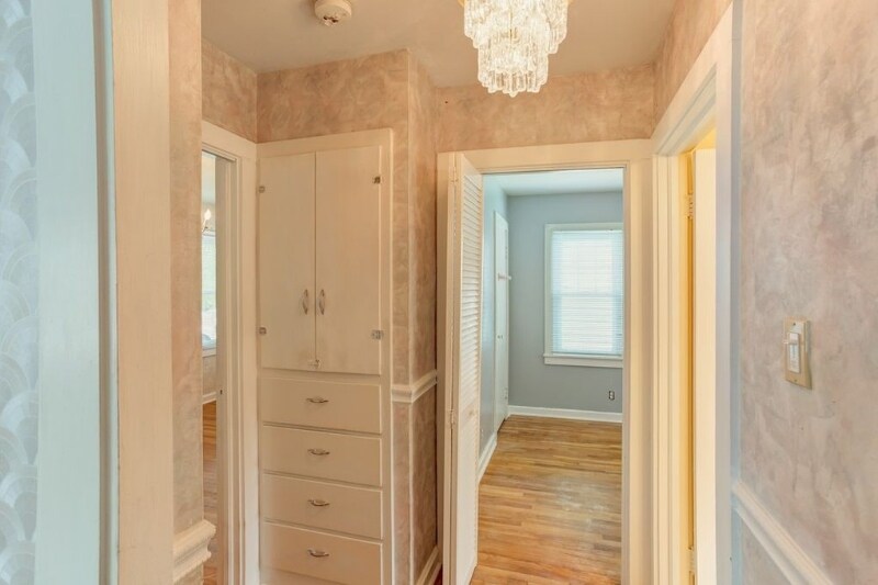 Building Photo - 1306 Henning Ave
