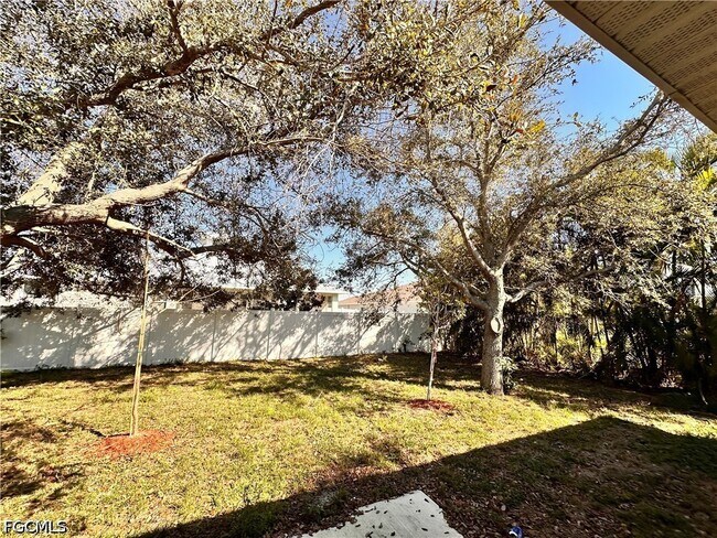 Building Photo - 3831 Chiquita Blvd S