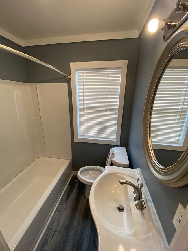 Building Photo - 2 Bedroom | 1 Bathroom Single-Family Home Near OSU – Pets Welcome!