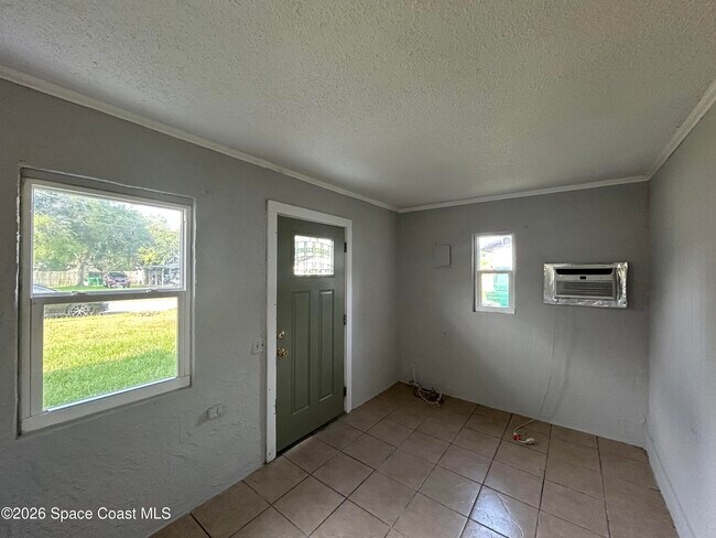 Building Photo - 1628 Sue Dr