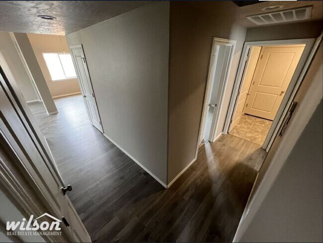 Building Photo - Charming 3BD/2BA in West Valley - Your Ide...