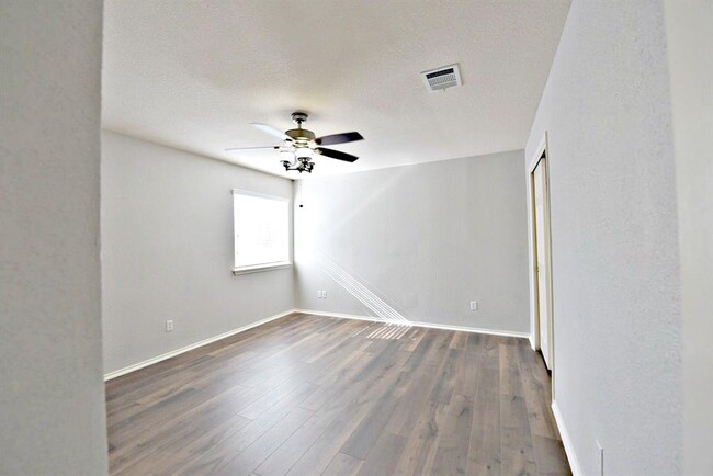 Building Photo - 104 Mertz Ln