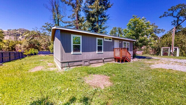 Building Photo - Charming Calistoga Retreat 1 Bed 2 Bath with Office and Large Outdoor Space
