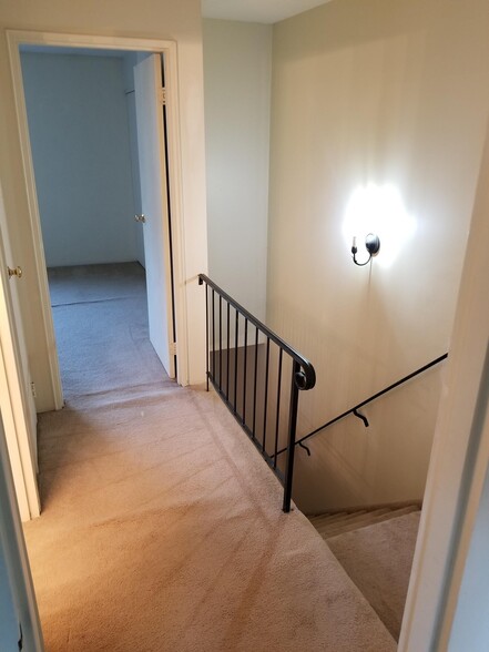 Building Photo - 10 Village Brook Ln