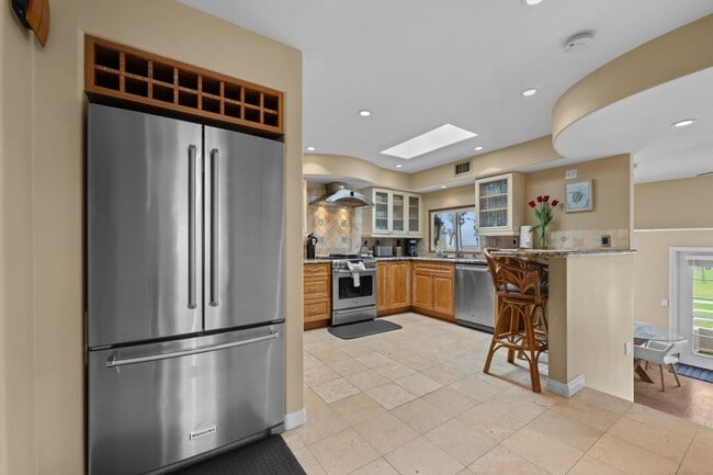 Building Photo - 735 San Fernando Pl