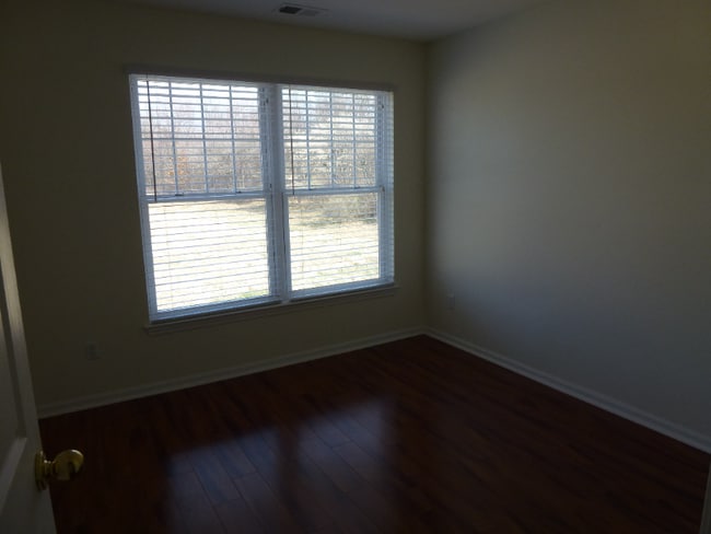 Building Photo - 10125 Sunrise Dr