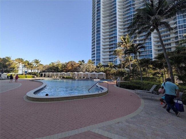 Building Photo - 3000 S Ocean Dr