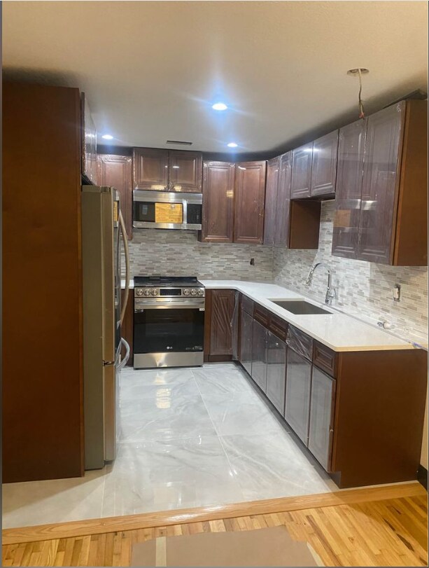 Building Photo - 1122 N Powers Dr