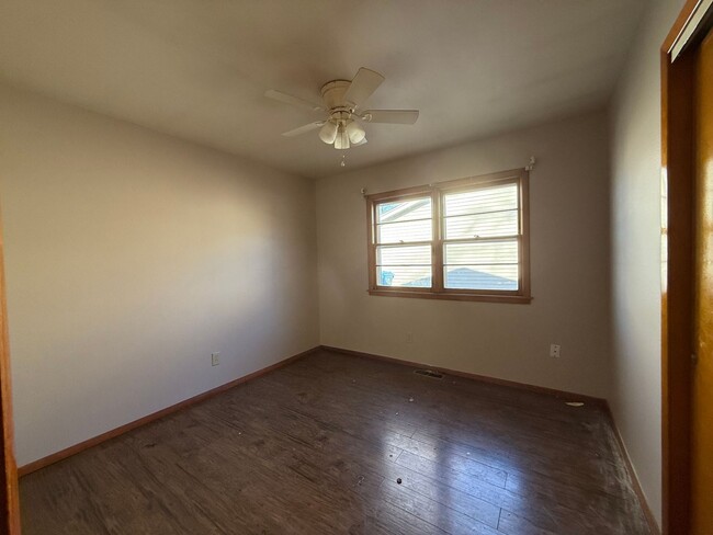 Building Photo - 3 bedroom, 1 bath North Gate, $1600.00