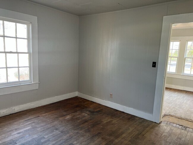 Building Photo - 4 Williamson St SW