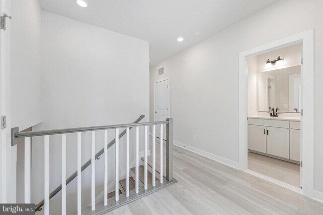 Building Photo - 44592 Strabane Ter