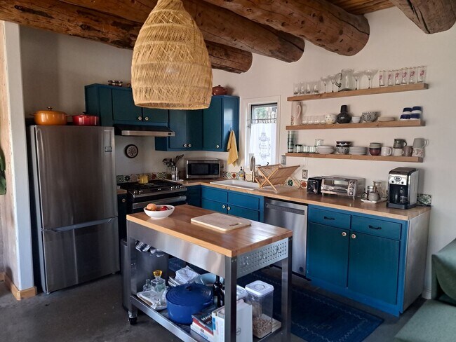 Building Photo - Charming 4-Bedroom, 2-Bath Home with Priva...
