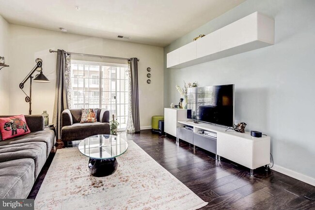 Primary Photo - 4525 Champions Run