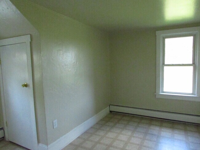 Building Photo - Home in the Country with Laundry Connections!
