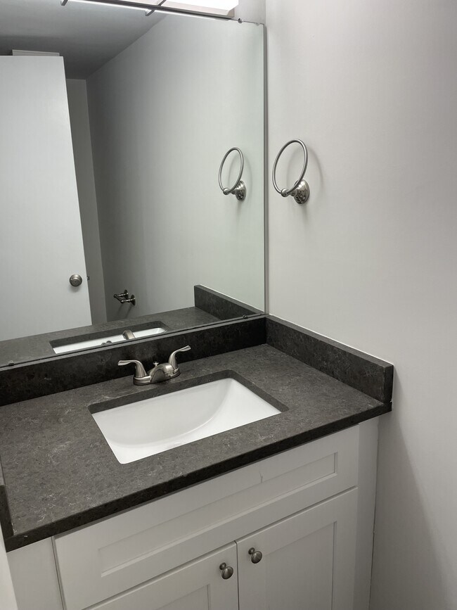 Building Photo - 145 Harvest Dr