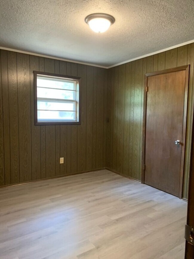 Building Photo - Renovated 3 Bedroom 1 Bath Home for Rent!