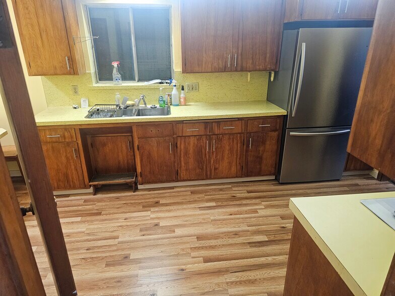 Kitchen - 9 Raleigh Ave