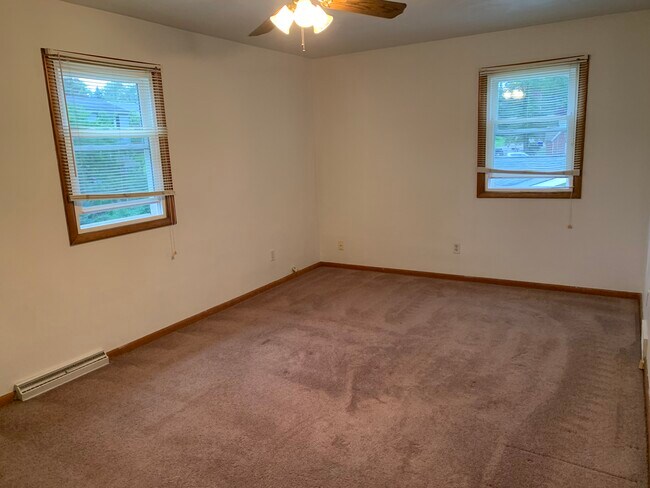 Front bedroom, View 2 - 1422 Nicholson St