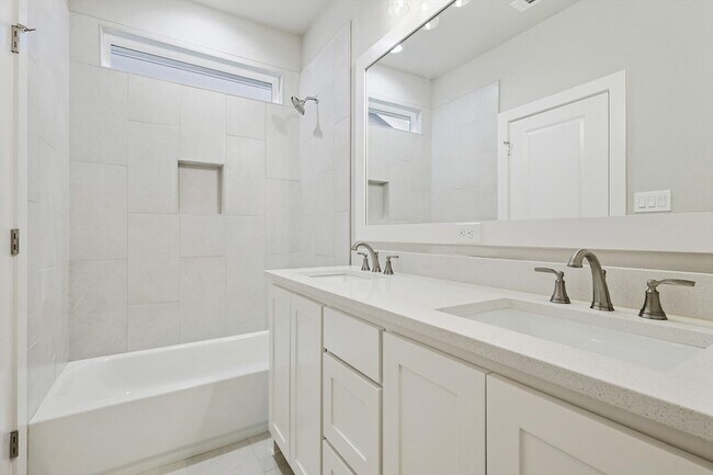 Building Photo - 514 Woodside Trl