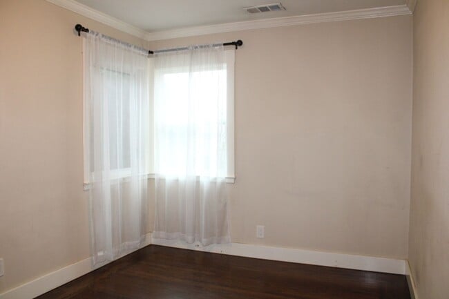 Building Photo - 2887 Lincoln Ave