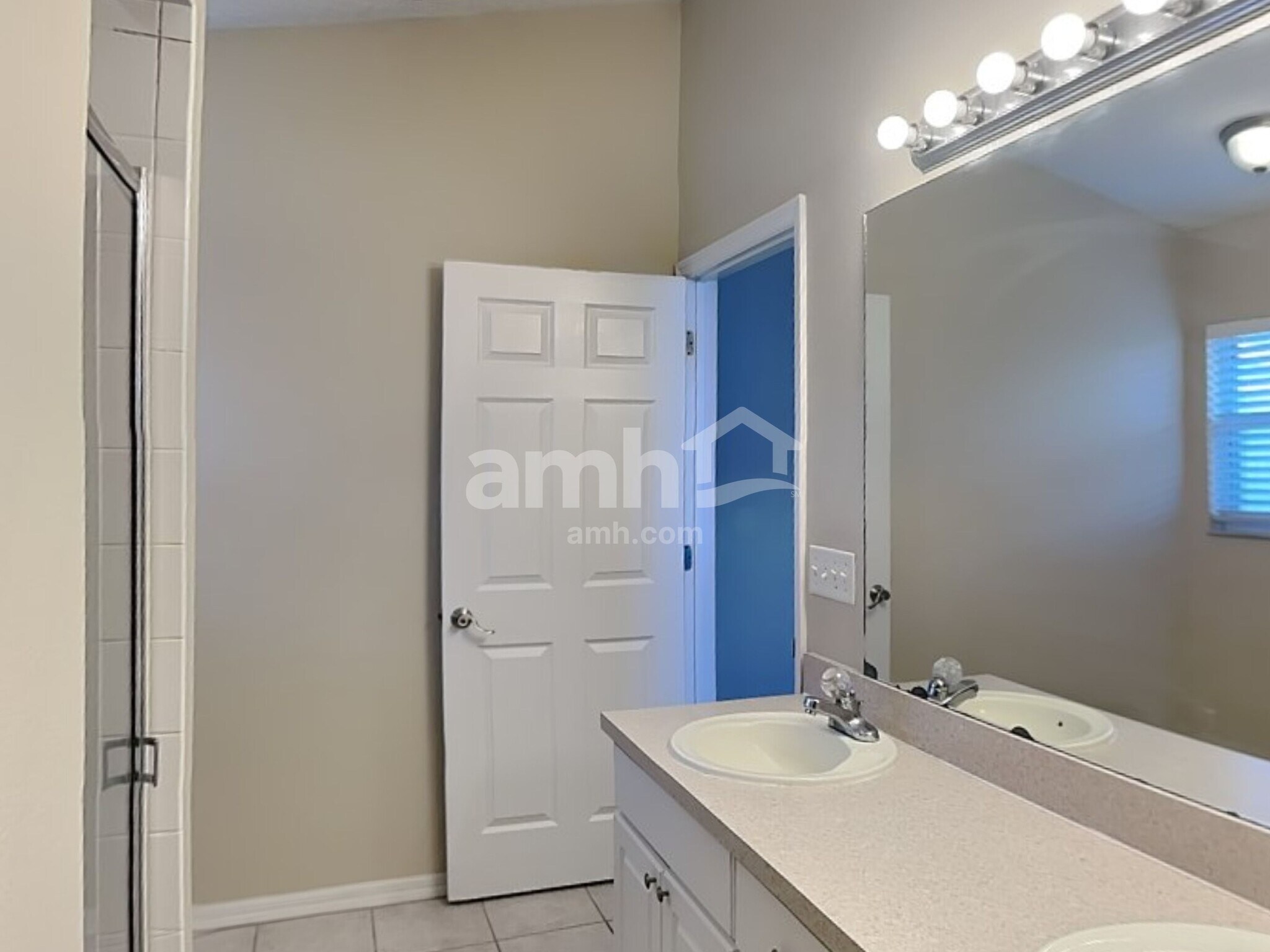 Building Photo - 2465 Saint Pauls Dr