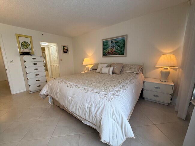 Building Photo - 7738 Lakeside Blvd