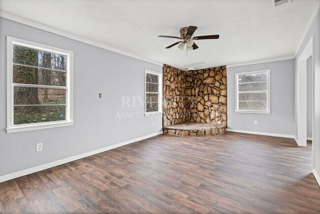 Building Photo - 2185 Slocum Ave