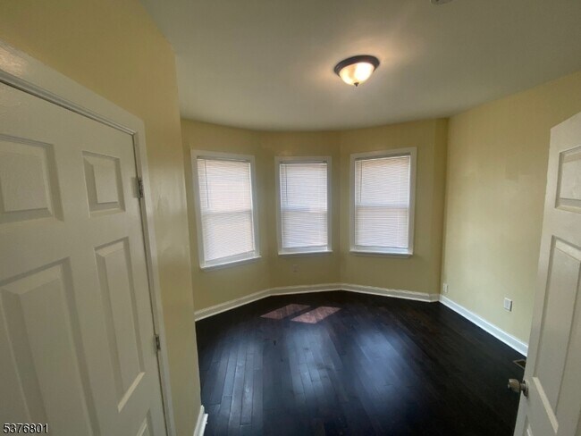 Building Photo - 14 Fern Ave