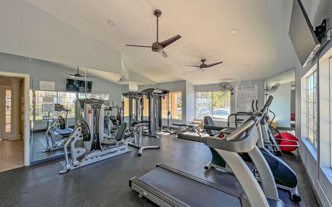 Building Photo - Welcome to this charming 1-bedroom, 1-bathroom home located in the desirable Carlsbad, CA