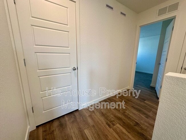 Building Photo - 3920 Pinnacles Ct