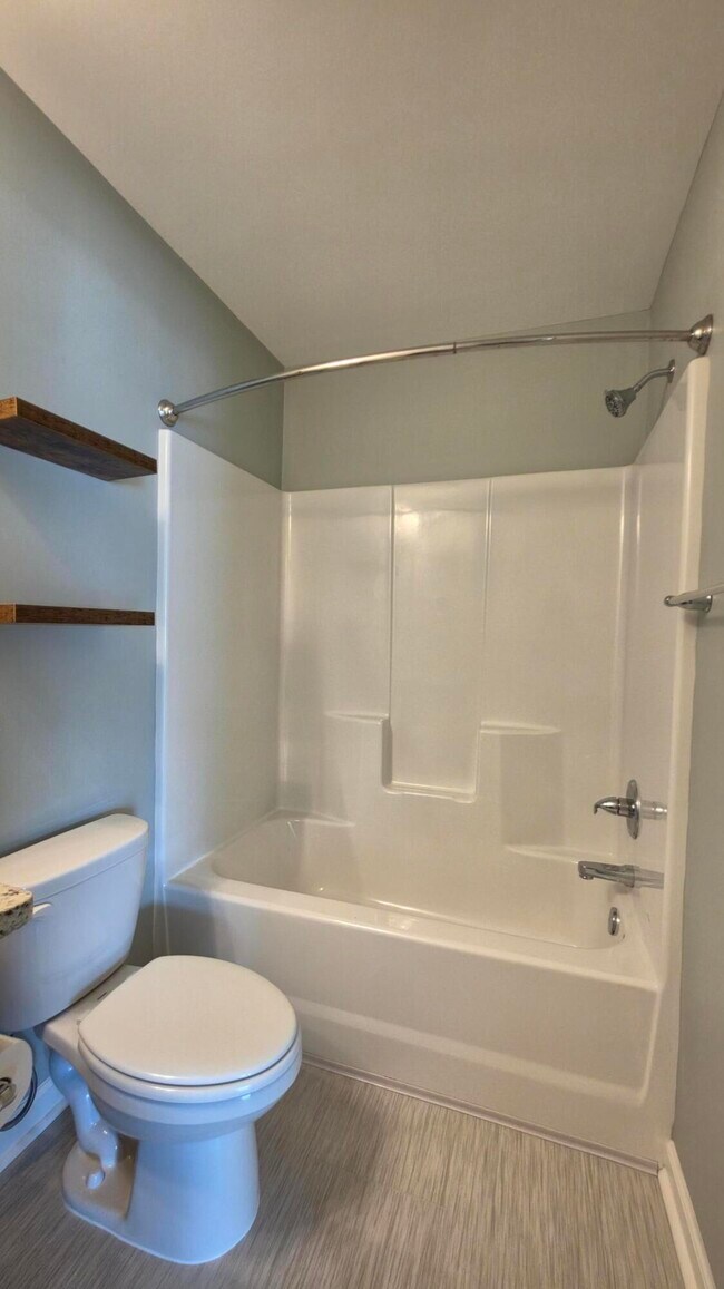 Building Photo - 588 Brushwood Dr