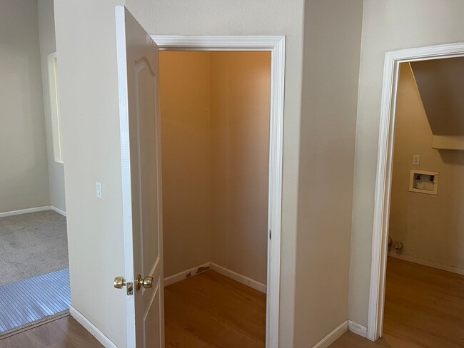 Building Photo - 2733 Sunflower Cir