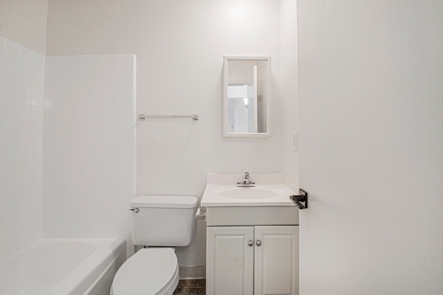 Building Photo - 5869B W 88th St