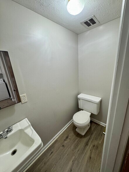 Building Photo - 158 Kenmore Pl