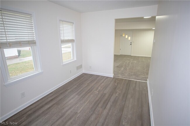 Building Photo - 84 Thames Ave