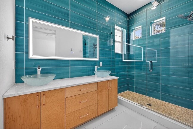 Building Photo - 611 24th Ave N